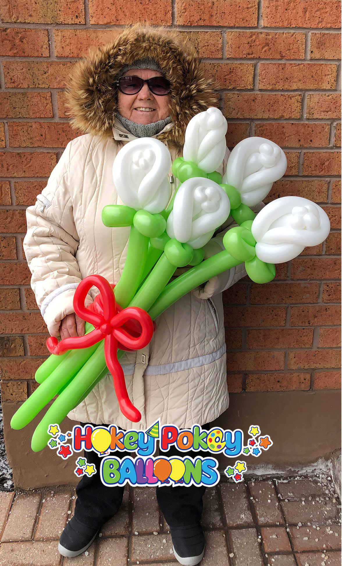Picture of Rose Buds Balloon Bouquet with Bow (up to 21 flowers)